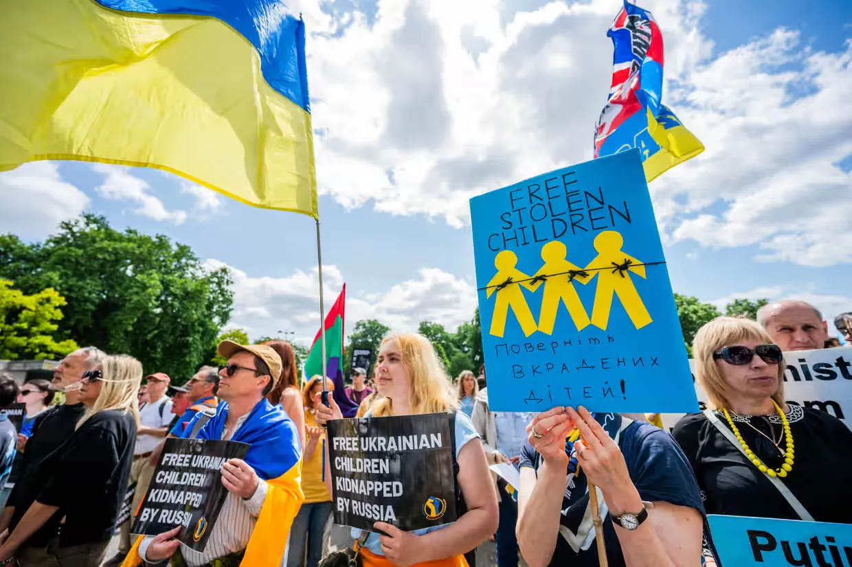 Марш у Лондоні, організований кампанією «Солідарність з Україною», з вимогою до Росії звільнити викрадених українських дітей.